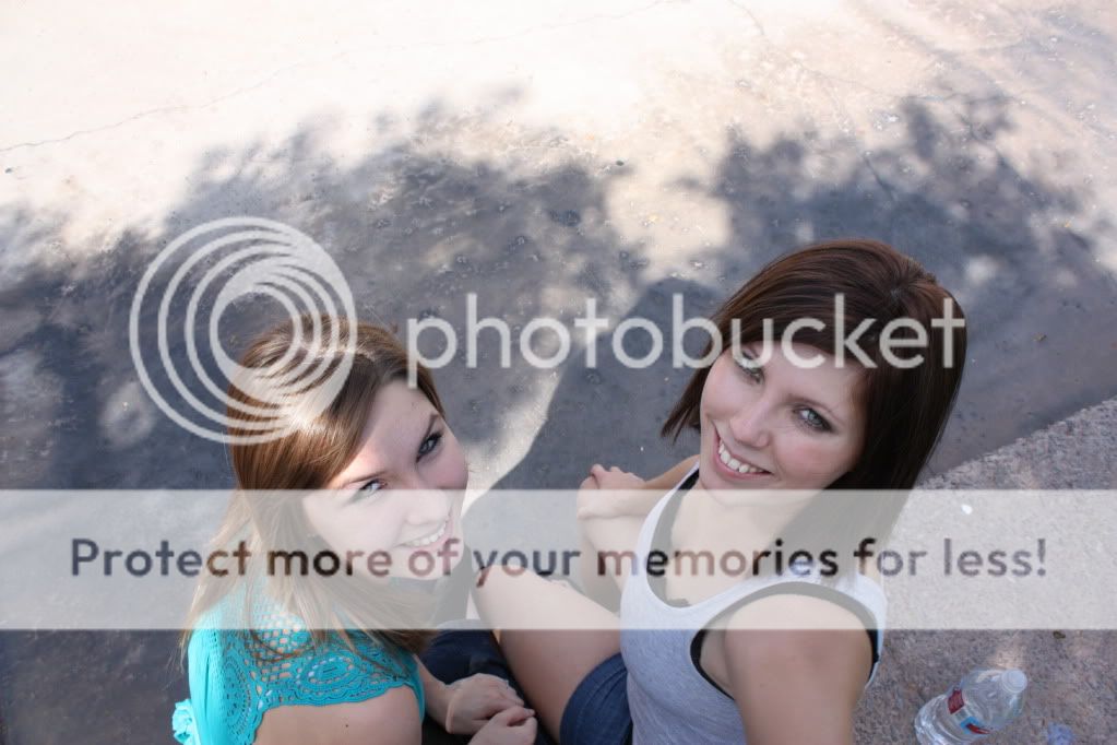 IMAGE: http://i616.photobucket.com/albums/tt250/Kamrie_Ann/My%20Sister/IMG_2235.jpg